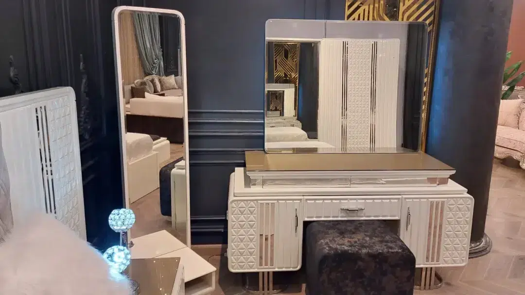 غرفة نوم الاسكا الفاخرة بأخشاب الزان الأحمر والموسكي مع دهان دوكو فرن